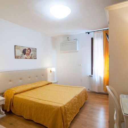 Albergo Ai Tolentini Venedig Exteriör bild