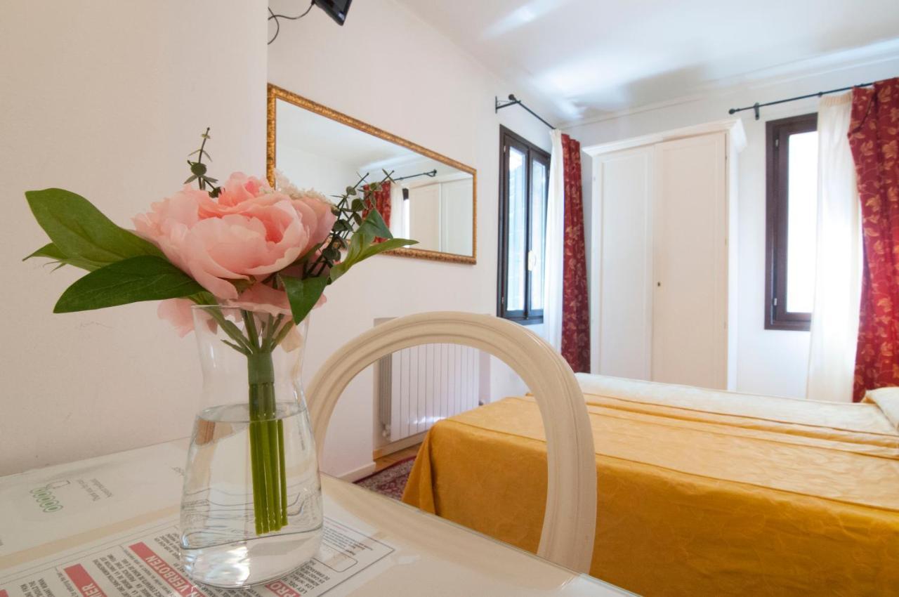 Albergo Ai Tolentini Venedig Exteriör bild