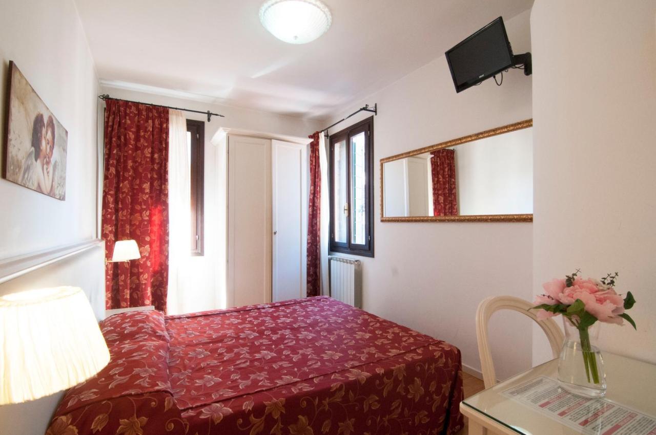 Albergo Ai Tolentini Venedig Exteriör bild